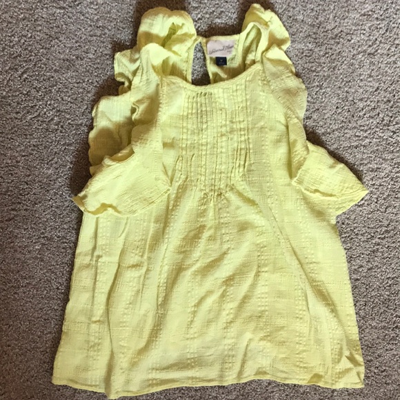 Cute flowy light yellow tank. - Picture 1 of 4